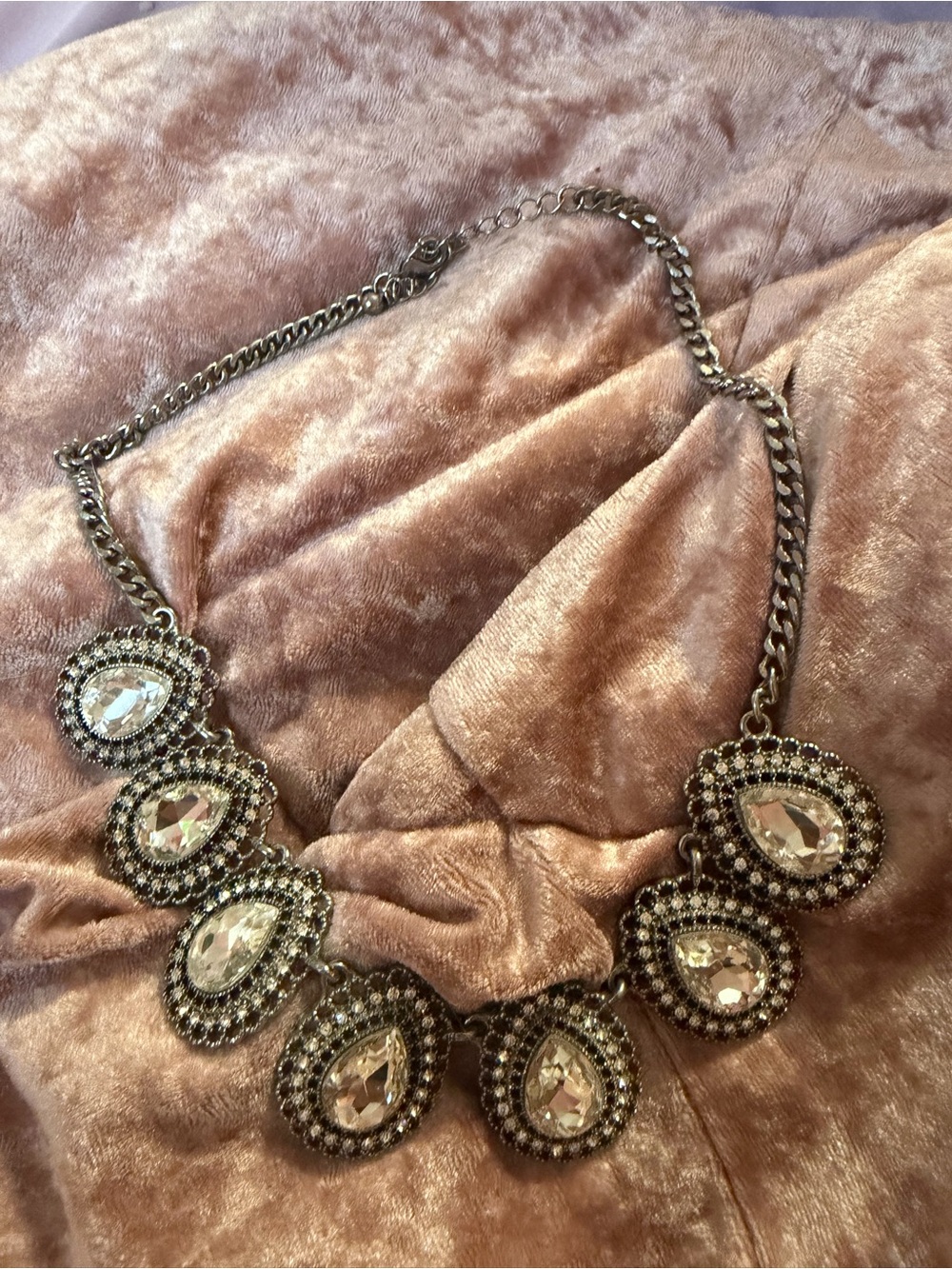 Vintage-Inspired Crystal Teardrop Statement Necklace in Silver
